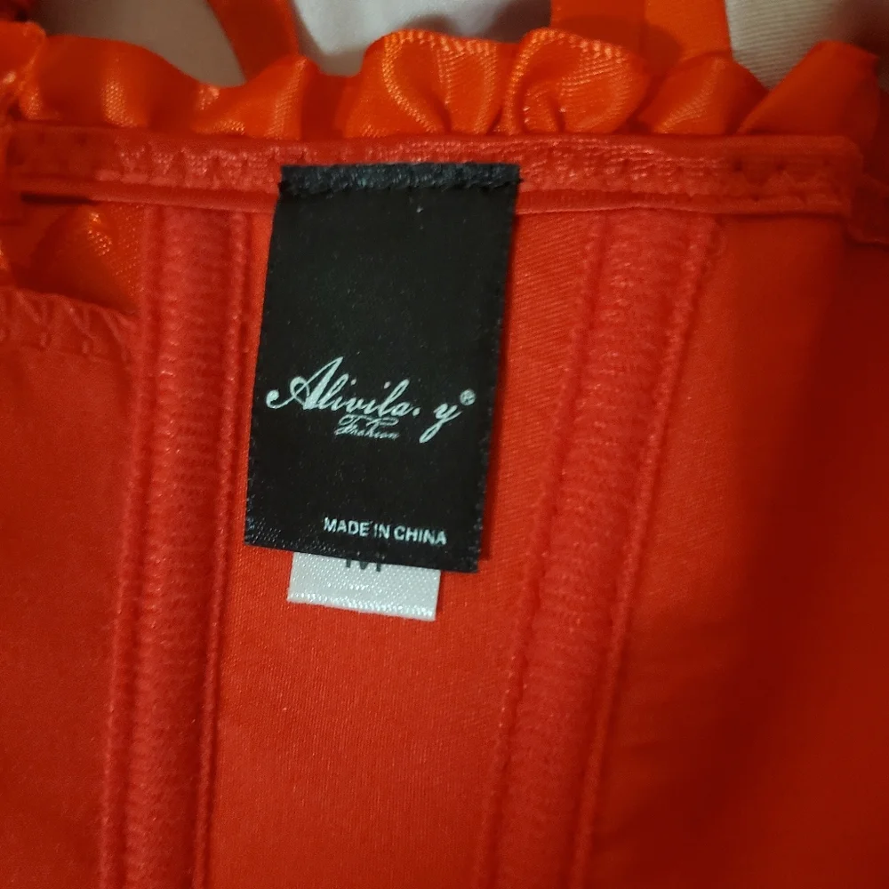 Red Corset. - Picture 6 of 6
